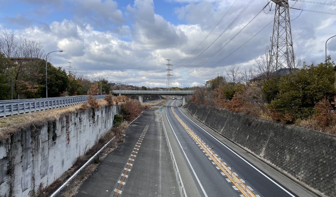 インフラ整備｜きれいな道路の写真